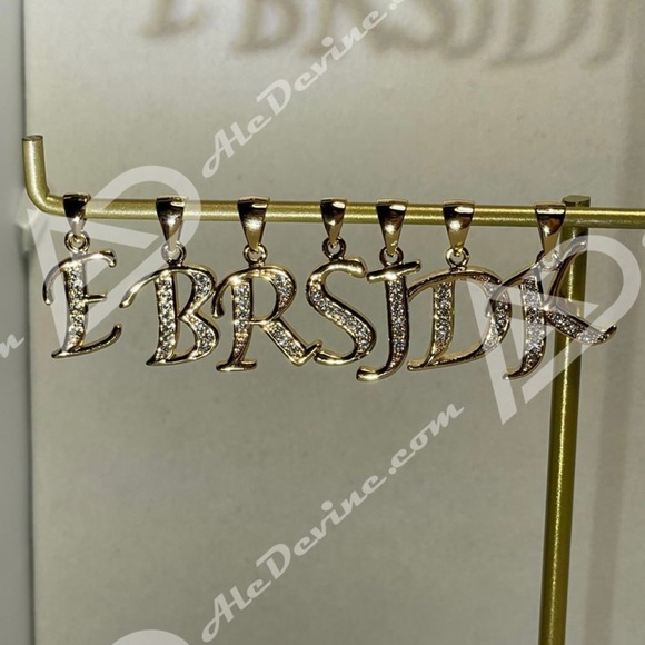 B Initial Pendant (gold plated) - Picture 9 of 9